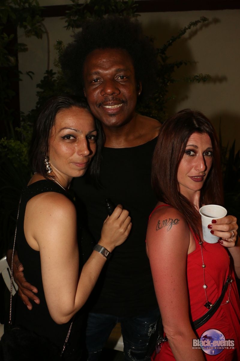 black_180613_073 black_180613_073