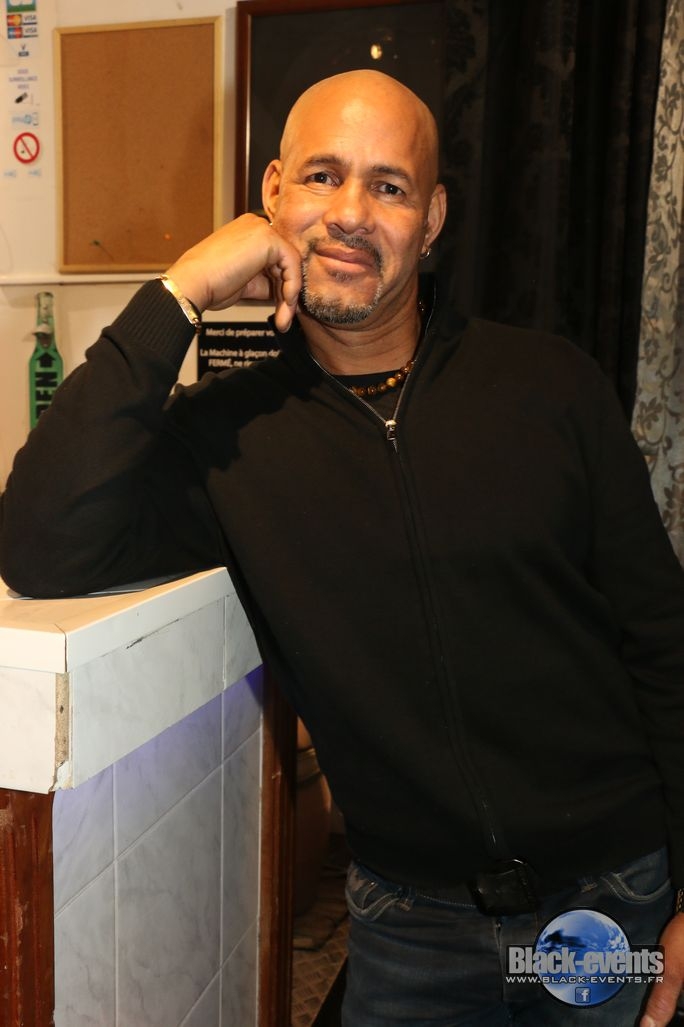 black_171121_045 black_171121_045