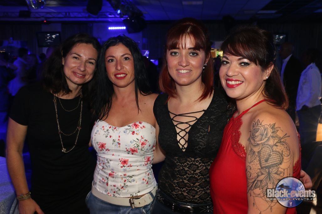 black_171121_053 black_171121_053