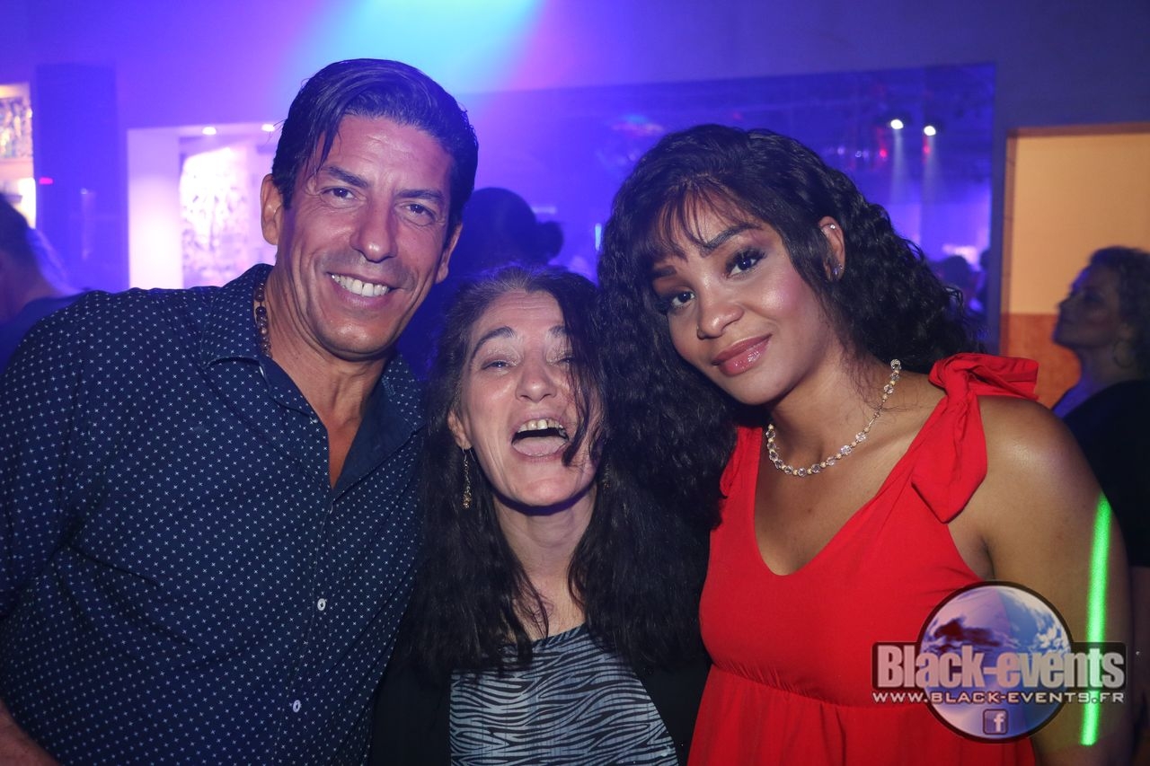 black_180521_138 black_180521_138