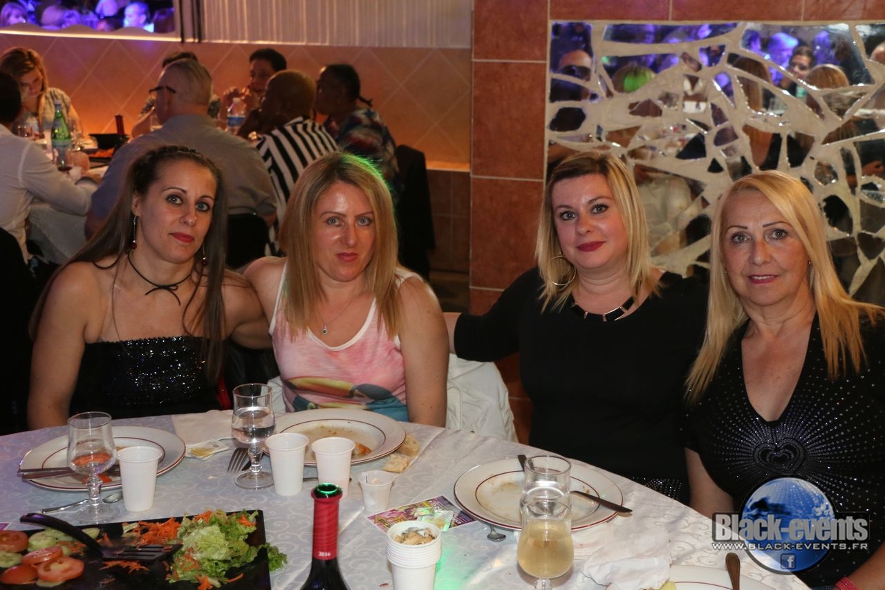 black_180423_011