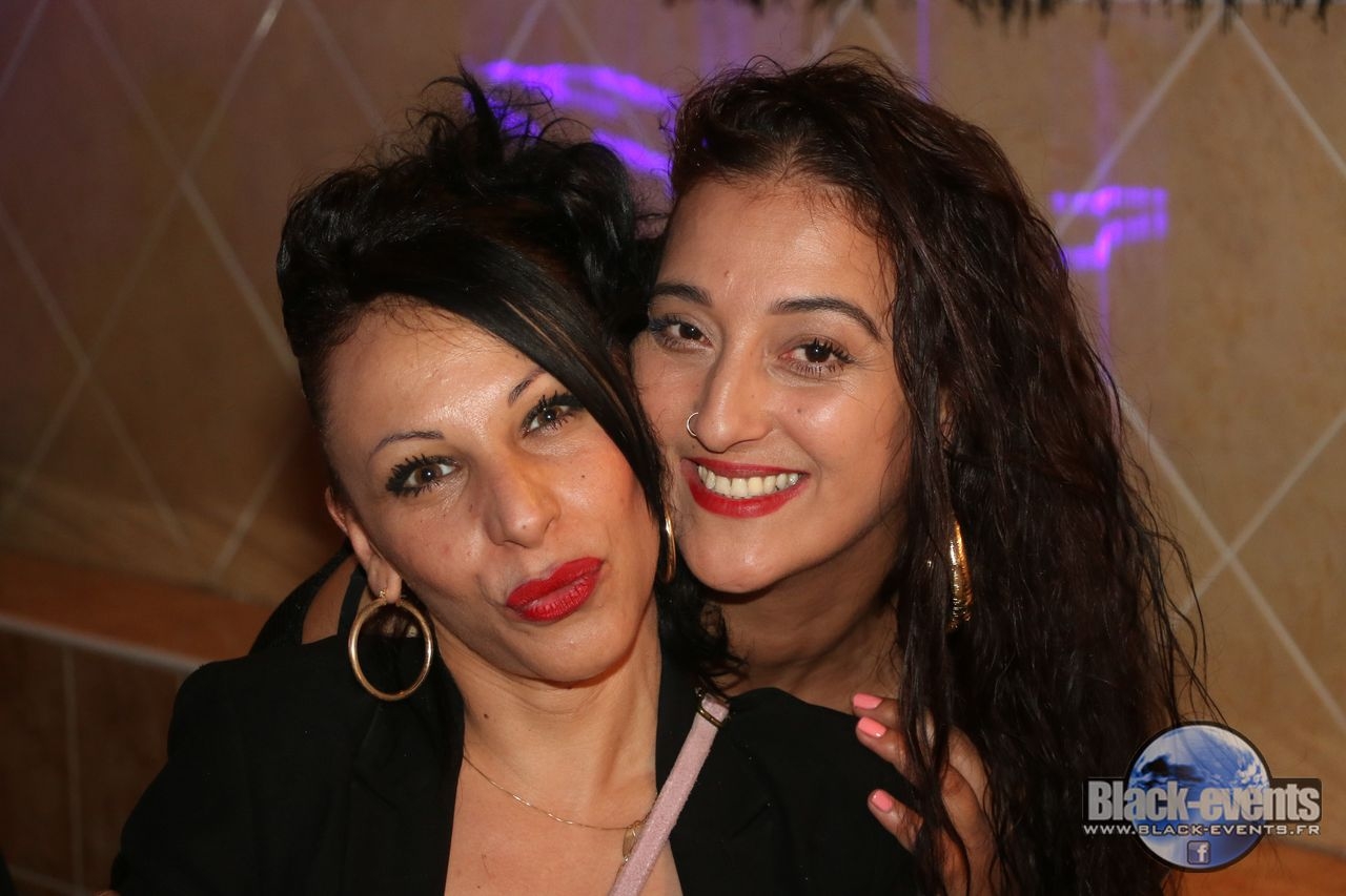 black_180423_030 black_180423_030