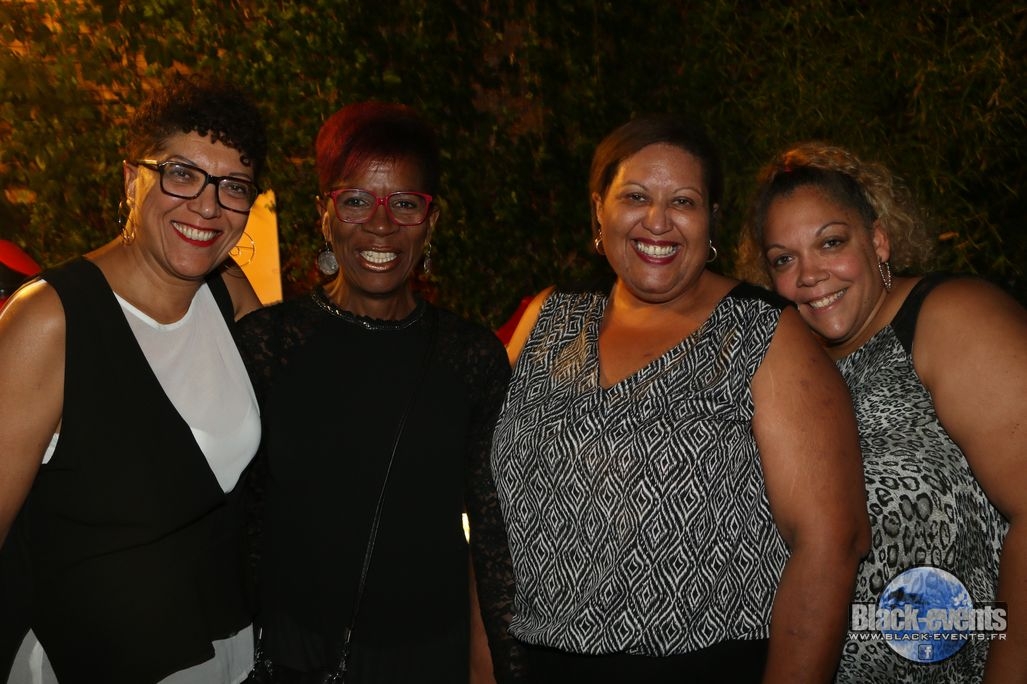 black_170926_031 black_170926_031