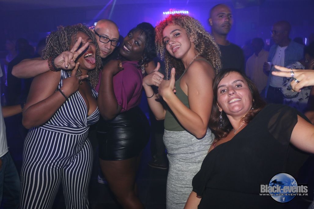 black_170926_070 black_170926_070