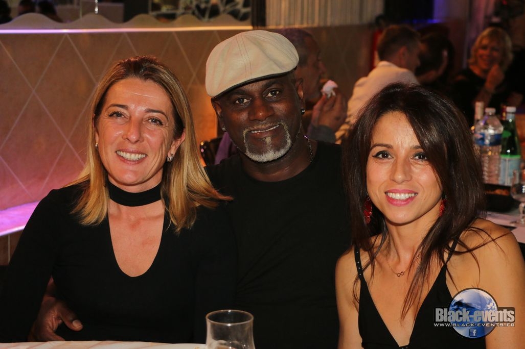 black_181102_025 black_181102_025