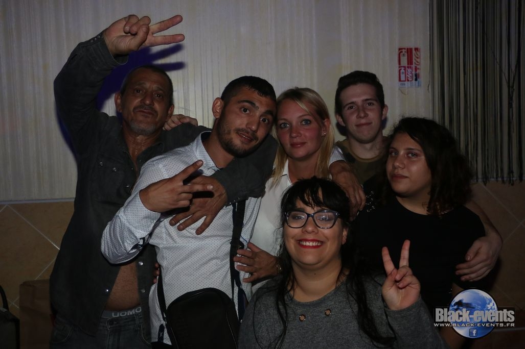 black_181102_092 black_181102_092